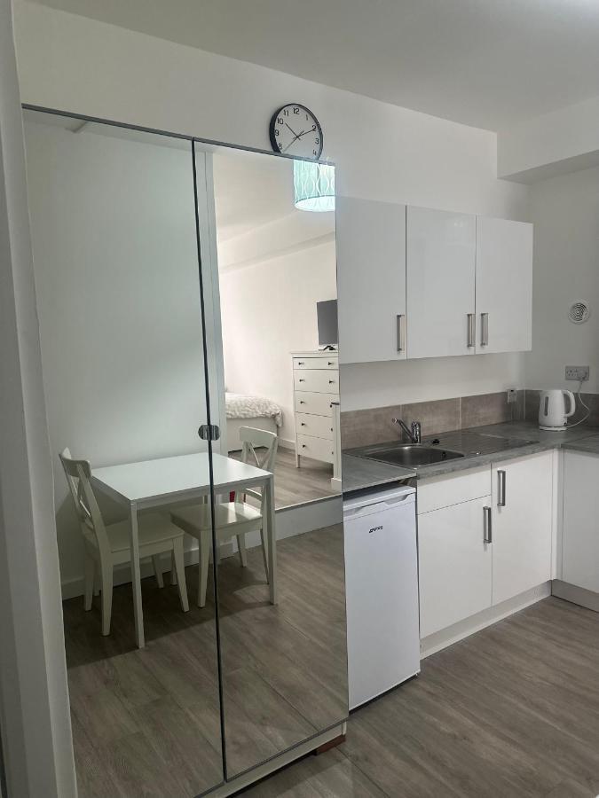 High Barnet Studio Flat Bagian luar foto