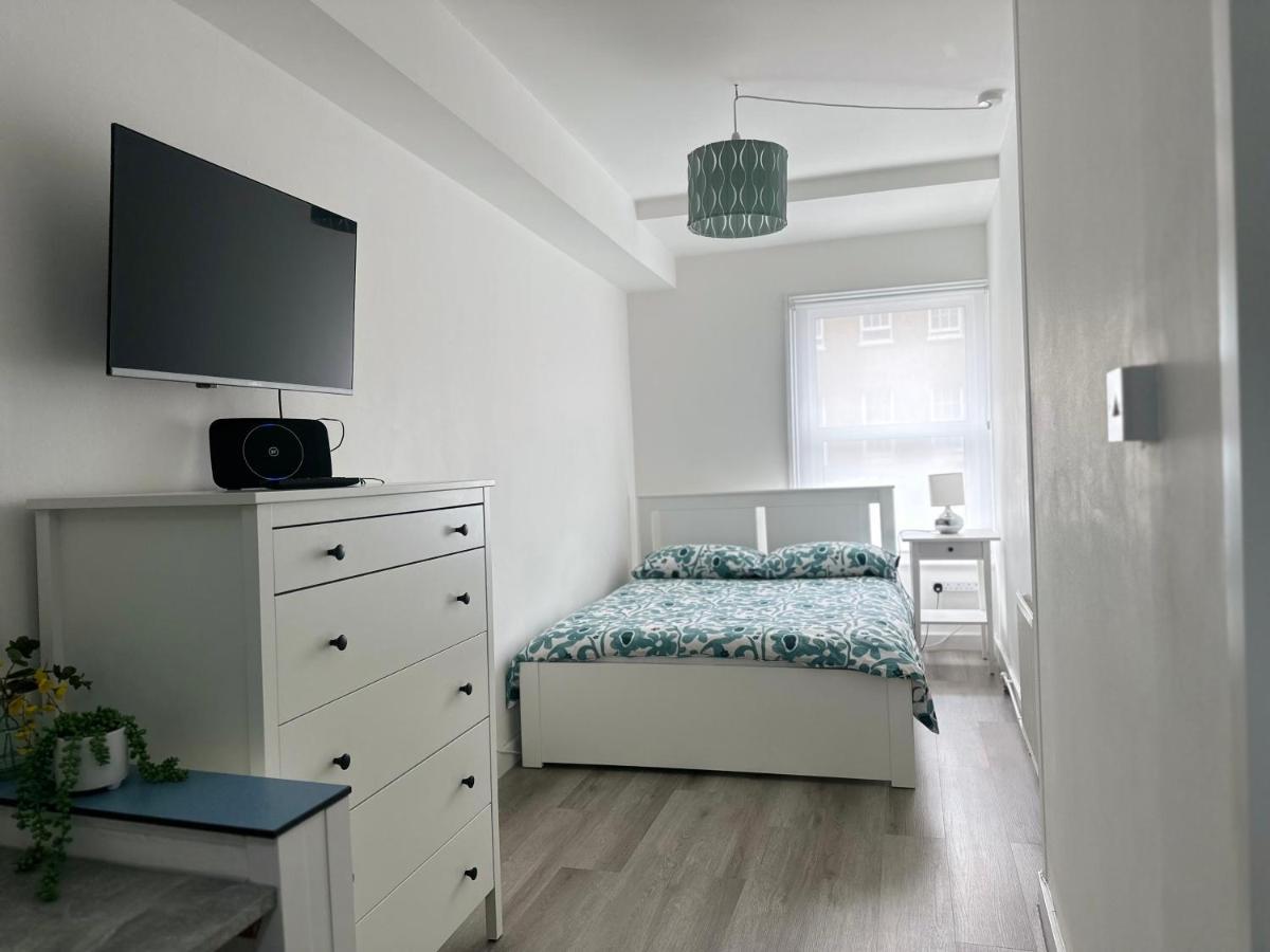 High Barnet Studio Flat Bagian luar foto